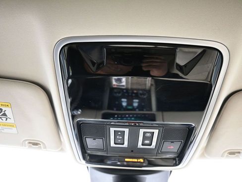 Used 2019 Land Rover Range Rover HSE image 21