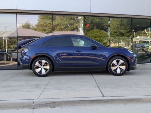 New 2025 Porsche Macan 4 Electric image 8