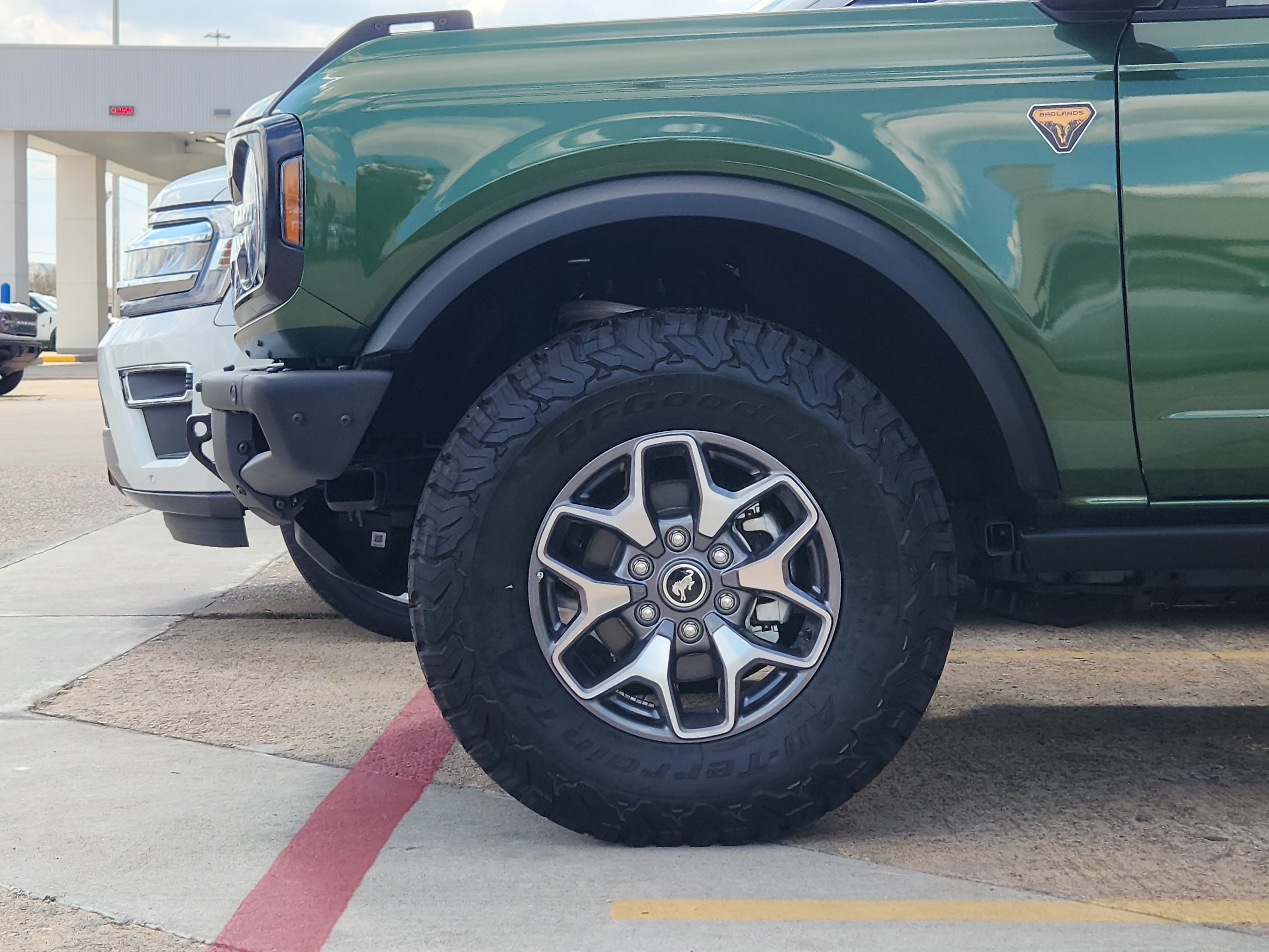 Used 2025 Ford Bronco Badlands AWD/4WD image 5