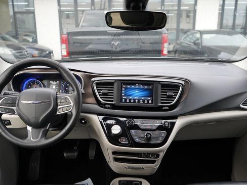 Used 2021 Chrysler Voyager Lxi FWD image 17