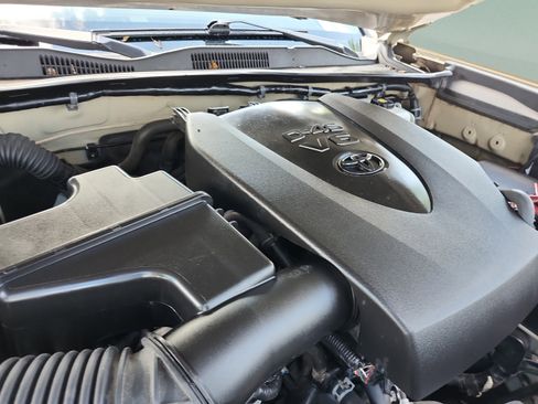 Used 2020 Toyota Tacoma TRD Off-Road AWD/4WD image 22
