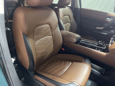 Used 2024 Nissan Pathfinder Platinum image 9