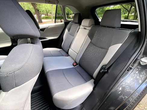 Used 2022 Toyota RAV4 XLE FWD image 18