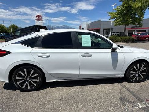 Used 2024 Honda Civic EX-L image 3