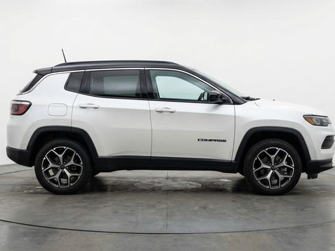 Used 2025 Jeep Compass Limited AWD/4WD image 11
