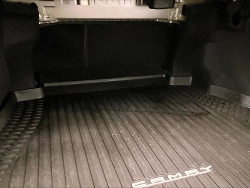 Used 2020 Toyota Camry XLE w/ Sunroof Package image 34