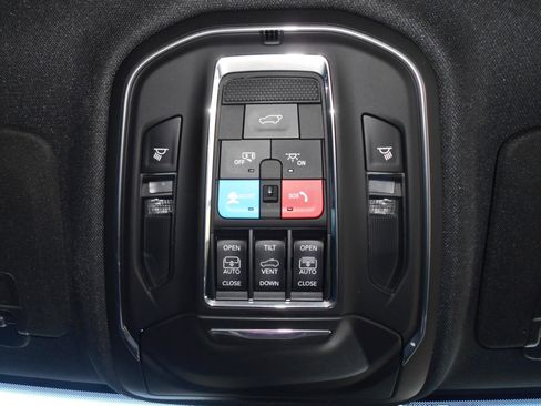 Certified 2024 Jeep Grand Cherokee Limited w/ Luxury Tech Group II AWD/4WD image 14