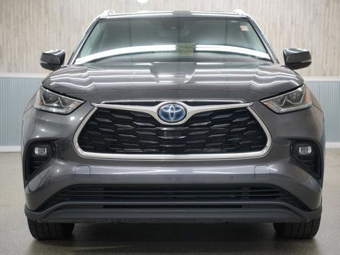 Used 2023 Toyota Highlander Limited image 3