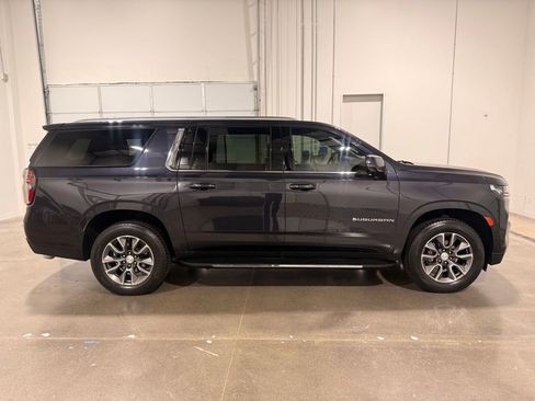 Used 2022 Chevrolet Suburban LT w/ Luxury Package image 4