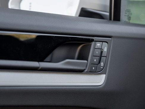 Certified 2025 Porsche Cayenne E-Hybrid Coupe image 19