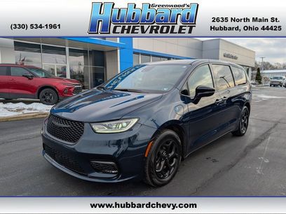Used 2023 Chrysler Pacifica Limited w/ S Appearance Package