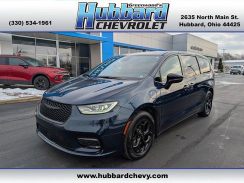 Used 2023 Chrysler Pacifica Limited w/ S Appearance Package image 1