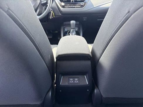Used 2025 Toyota Corolla LE FWD image 17
