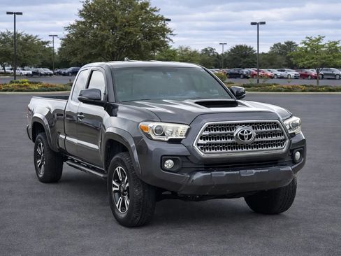 Used 2016 Toyota Tacoma TRD Sport w/ Towing Package image 7