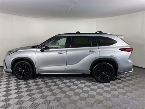 Used 2023 Toyota Highlander XSE image 5