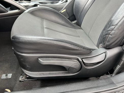 Used 2016 Hyundai Veloster w/ Option Group 02 image 28