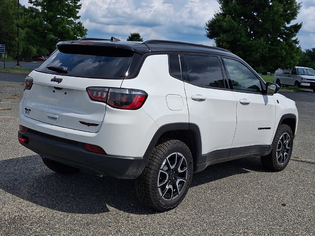 New 2026 Jeep Compass Trailhawk w/ Sun, Sound & Navigation Group AWD/4WD image 8