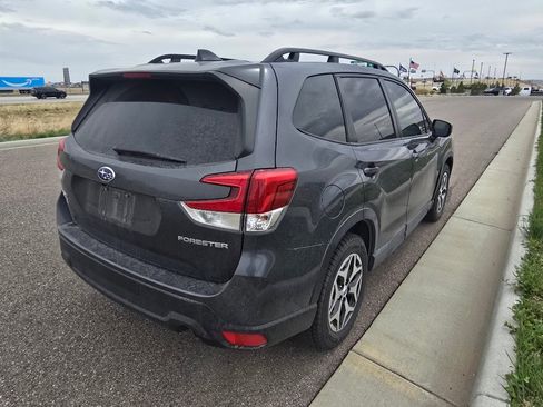 Used 2024 Subaru Forester Premium image 5