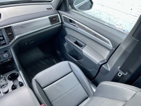 Used 2022 Volkswagen Atlas Cross Sport SE image 17