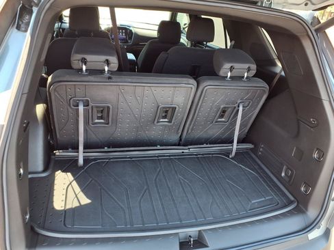 Used 2023 Chevrolet Traverse LT FWD image 33