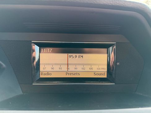 Used 2010 Mercedes-Benz GLK 350 4MATIC image 31