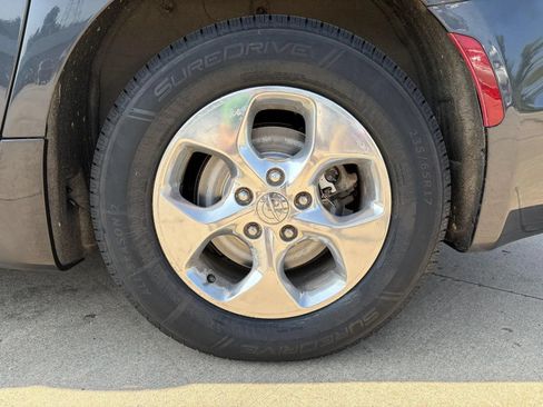 Used 2019 Chrysler Pacifica Touring-L FWD image 9