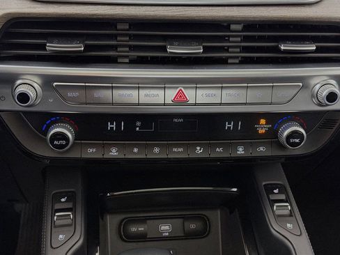 Used 2020 Kia Telluride EX image 16