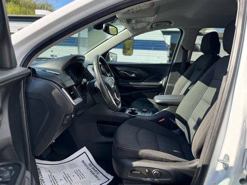 Used 2023 GMC Terrain SLE w/ Driver Convenience Package image 10