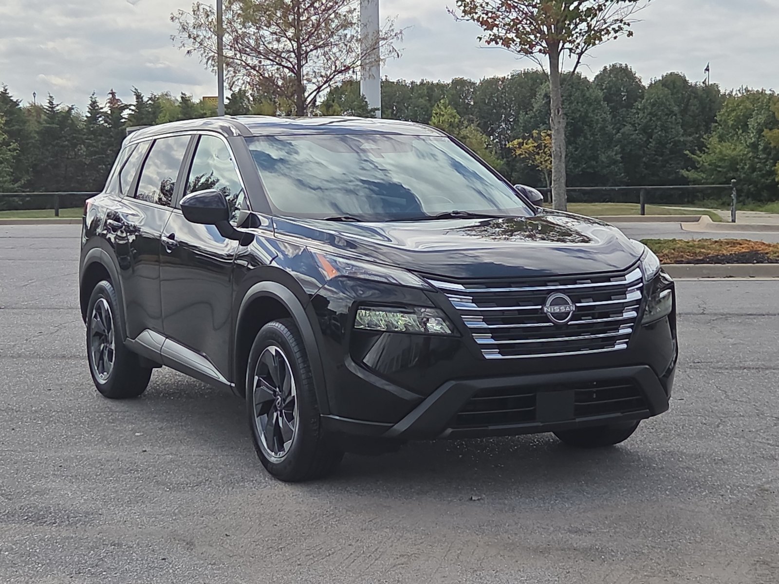 Used 2025 Nissan Rogue SV AWD/4WD image 1
