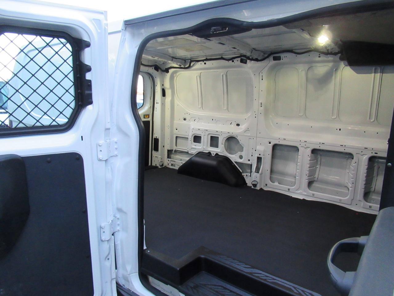 Used 2018 Ford Transit 250 130 Low Roof RWD image 18