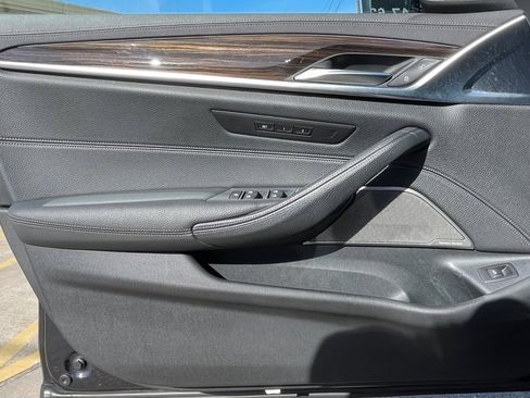 Used 2022 BMW M550i xDrive M550i xDrive image 36