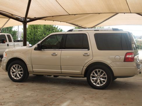 Used 2017 Ford Expedition Limited w/ Equipment Group 301A image 8