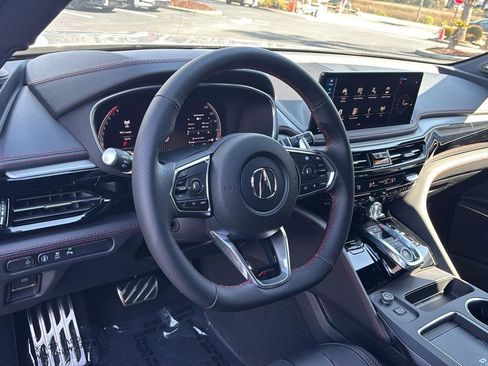 Used 2025 Acura MDX A-Spec image 10