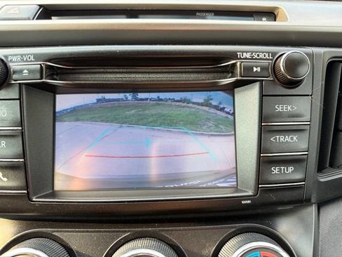Used 2016 Toyota RAV4 LE AWD/4WD image 16