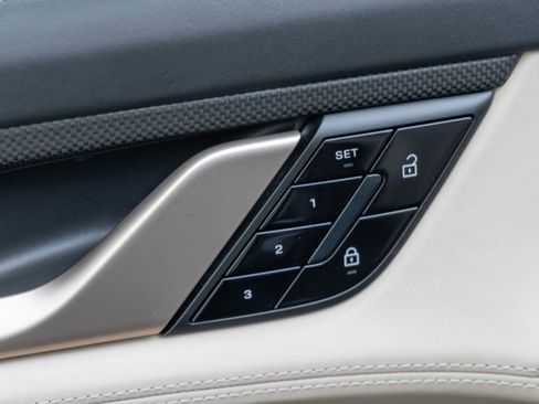 Used 2020 Porsche Taycan Turbo S image 11