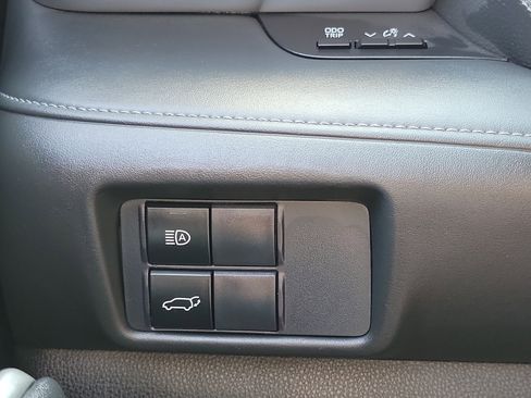 Used 2021 Toyota Highlander LE FWD image 11