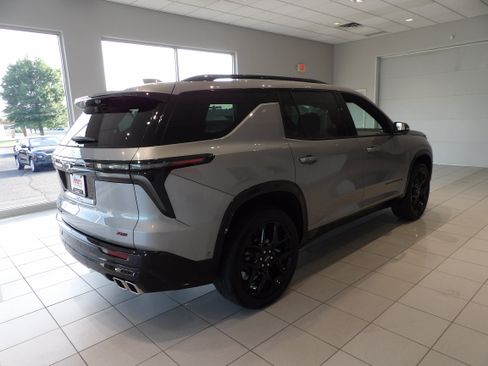 Used 2025 Chevrolet Traverse RS AWD/4WD image 4