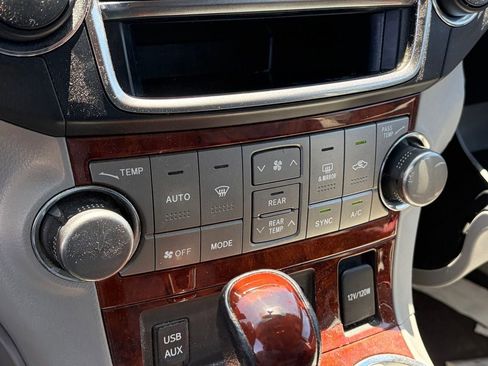 Used 2013 Toyota Highlander Limited FWD image 10