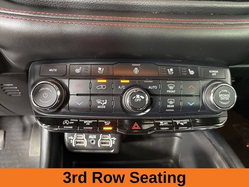 Used 2024 Dodge Durango GT RWD image 6