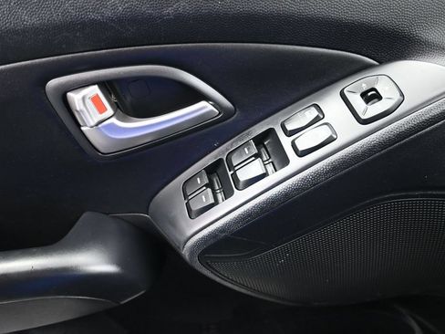 Used 2013 Hyundai Tucson Limited w/ Premium Pkg FWD image 16