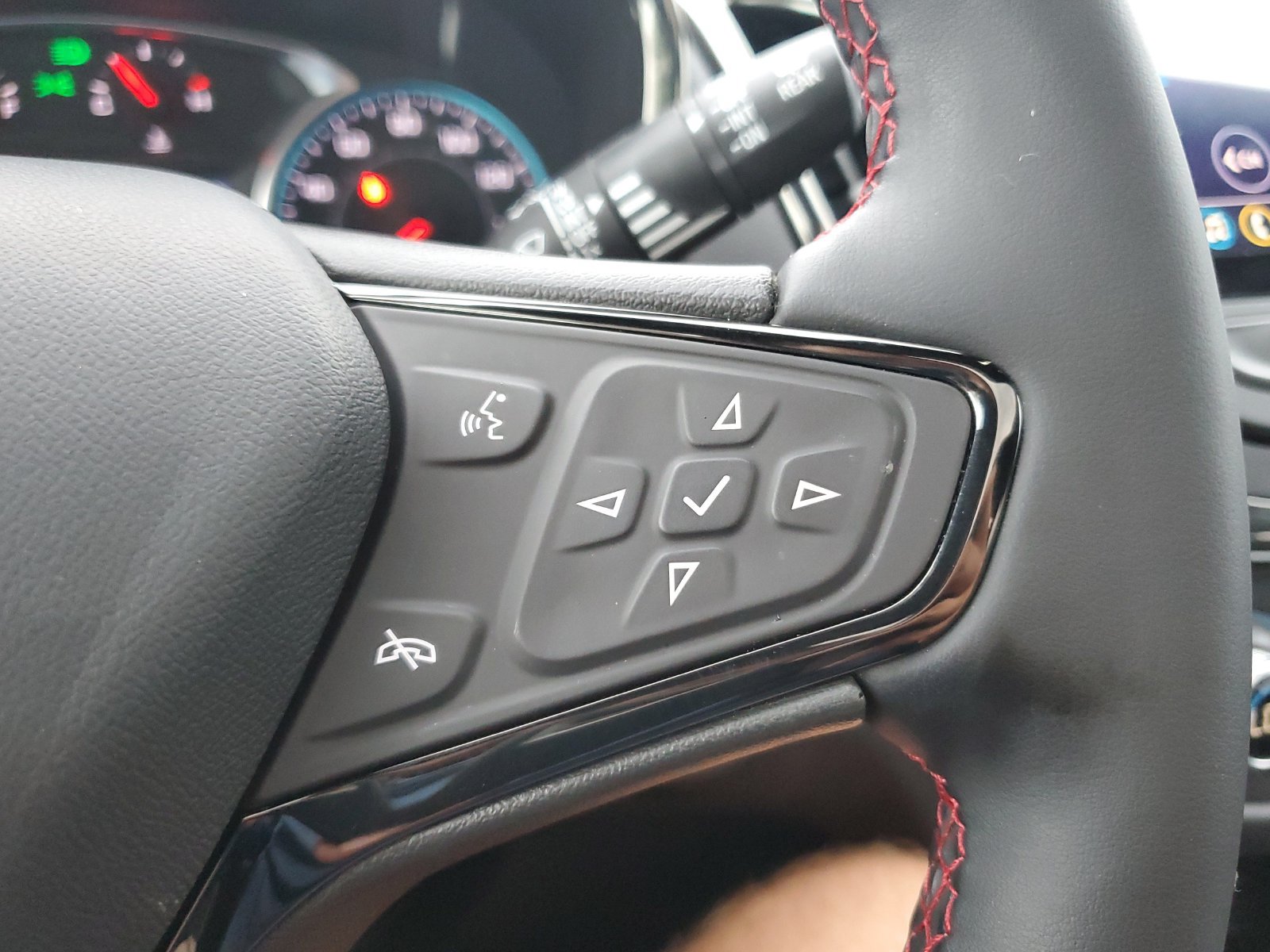 Used 2023 Chevrolet Equinox RS w/ RS Leather Package FWD image 23