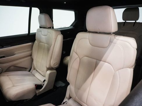 Used 2023 Jeep Grand Cherokee L Limited image 16