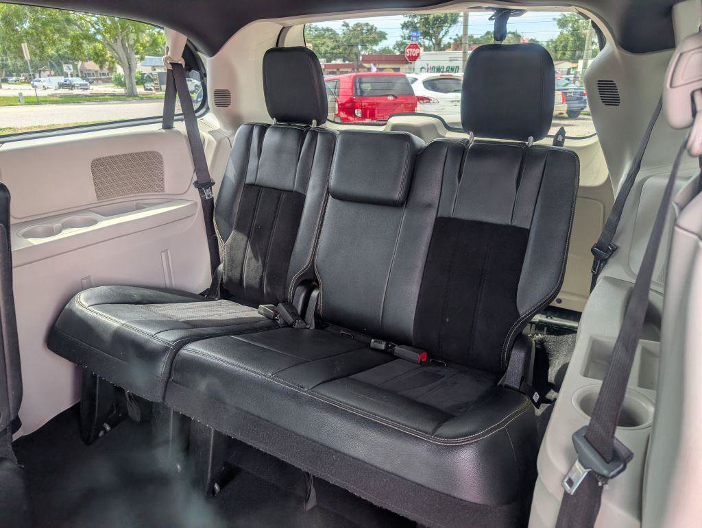 Used 2017 Dodge Grand Caravan SXT FWD image 11