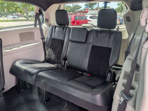 Used 2017 Dodge Grand Caravan SXT FWD image 11