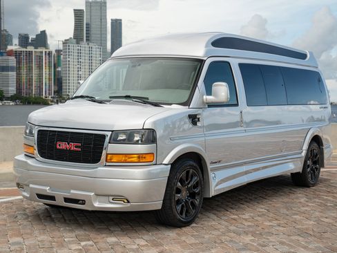 Used 2022 GMC Savana 2500 Extended RWD image 10