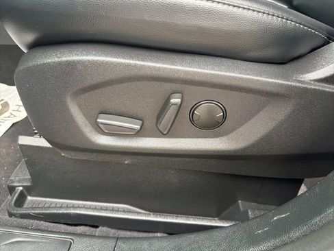 Used 2024 Ford Edge SEL image 25