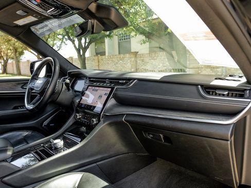 Used 2022 Jeep Grand Cherokee Overland image 24