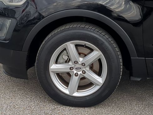 Used 2016 Ford Explorer XLT w/ Equipment Group 202A image 10