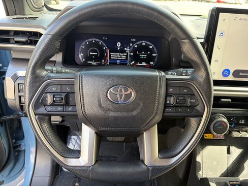 Used 2025 Toyota 4Runner TRD Off-Road Premium AWD/4WD image 12