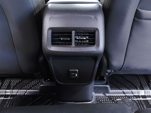 Used 2024 Chevrolet Equinox LT w/ LPO, Floor Liner Package FWD image 32